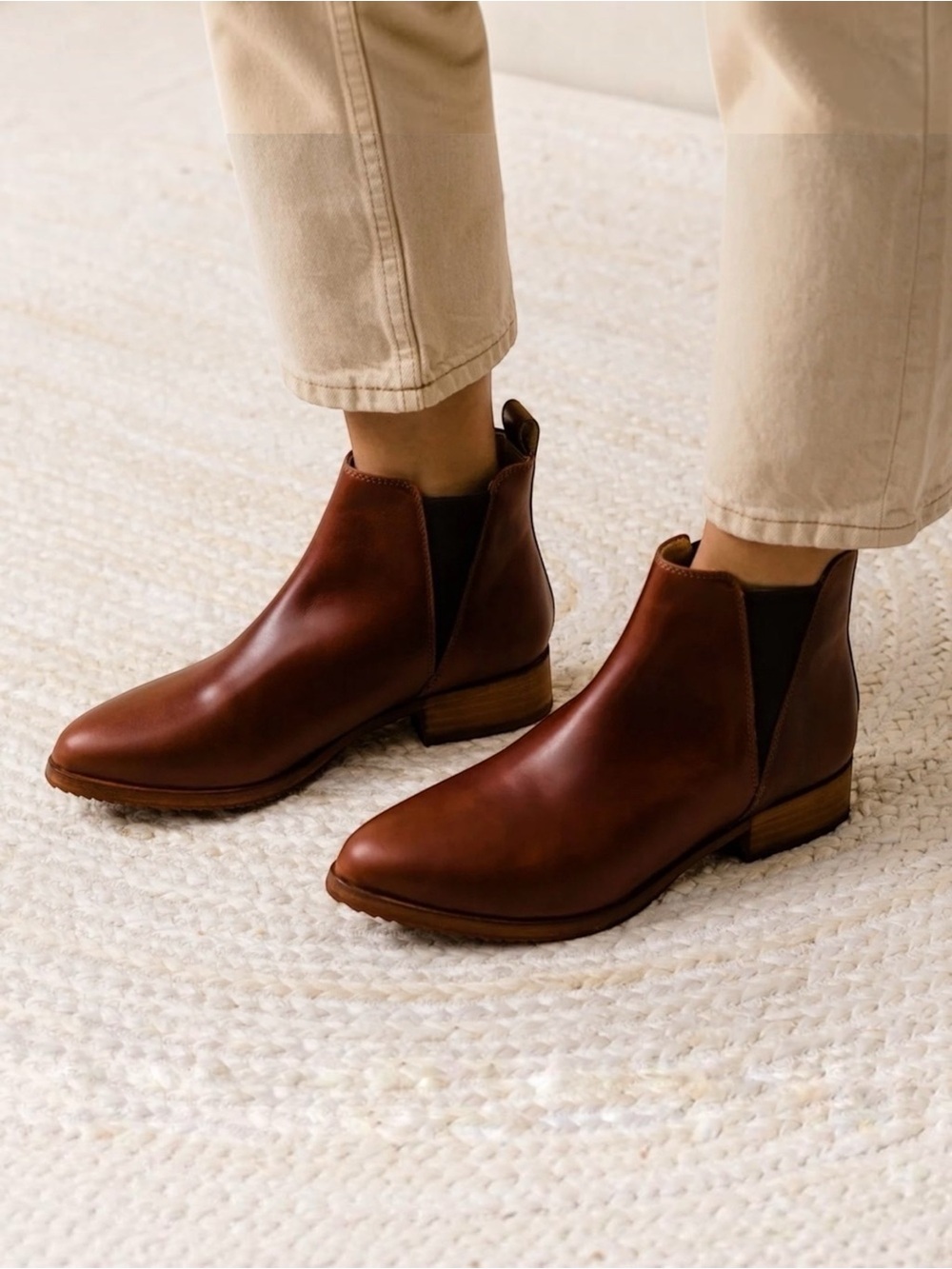 NISOLO Eva Everyday Chelsea Boot in Auburn